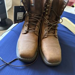 ***ARIAT BOOTS ***