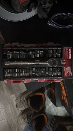 Ulta steel drive ratchet brand new with sockets and 35 pieace 3/8 in drive 6 point pass through set sae/mm