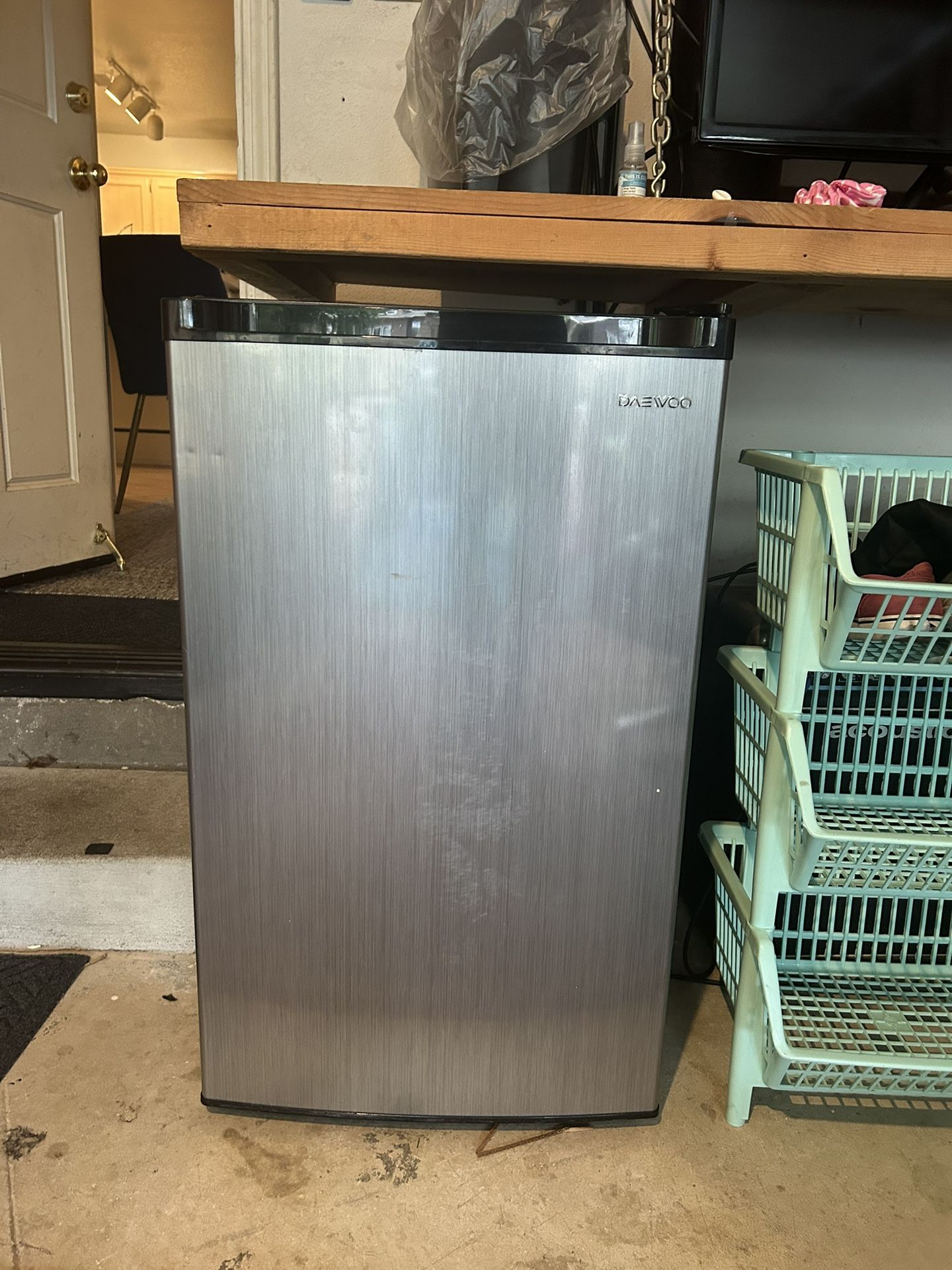 Daewoo Mini Fridge – Compact, Great Condition