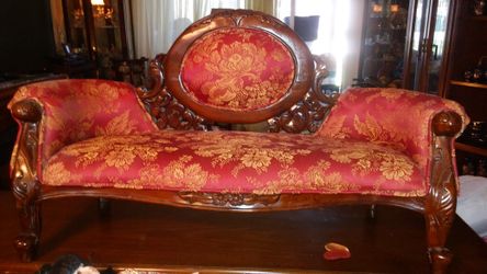 Small Doll Victorian couch