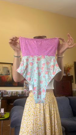BILLA BONG Bathing Suit size Small never worn. Protection pad and Tags still attached . $40