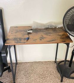 Desk barely used