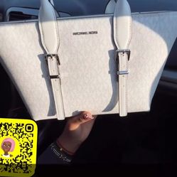 Michael kors Purse !! 