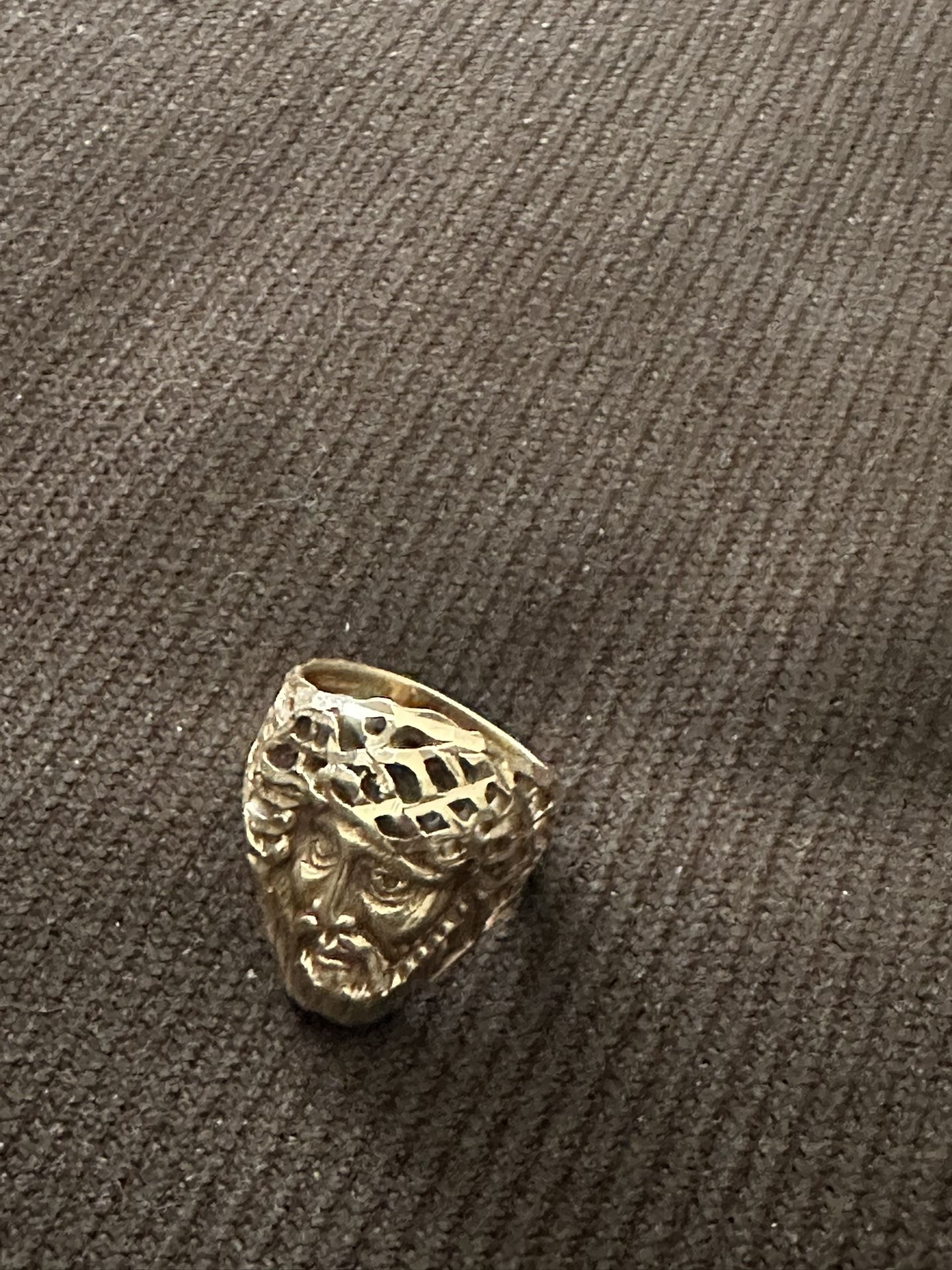 10 Kt Gold Jesus Ring
