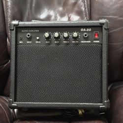🎸 Guitar Amplifier GA-20 – 20W 🎶