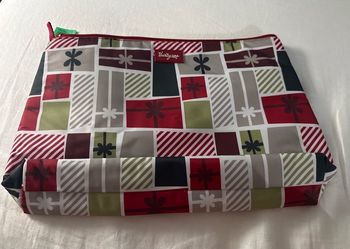 Thirty-One Zip Pouch Gift Print