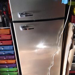 Frigidaire Refrigerator 