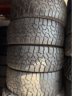 Vendo 285/70/R17 las 4 llantas falkem las 4 por $200