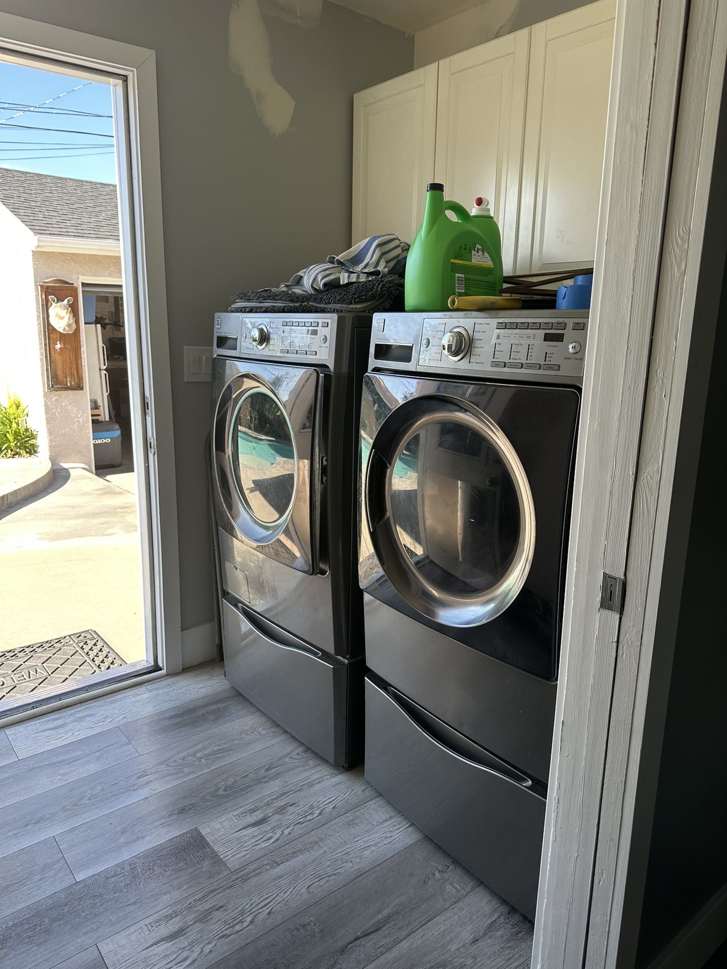 Kenmore Elite Washer/Dryer Set With Pedestal Stands