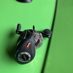 Lesws Bait Cast Reel 