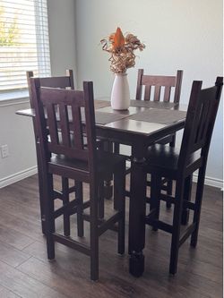 4-chair dining set