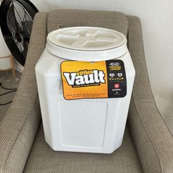 ( New) Dog/Cat Food Container Holds Up  To 50lb Bag 