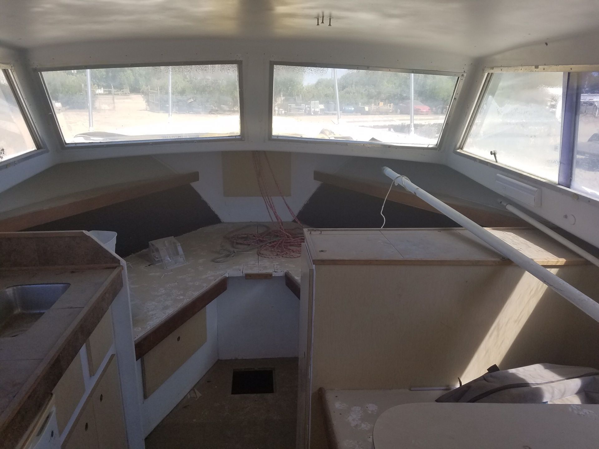 Photo 30 ft Pearson Yatch interior in great shape has paperwork