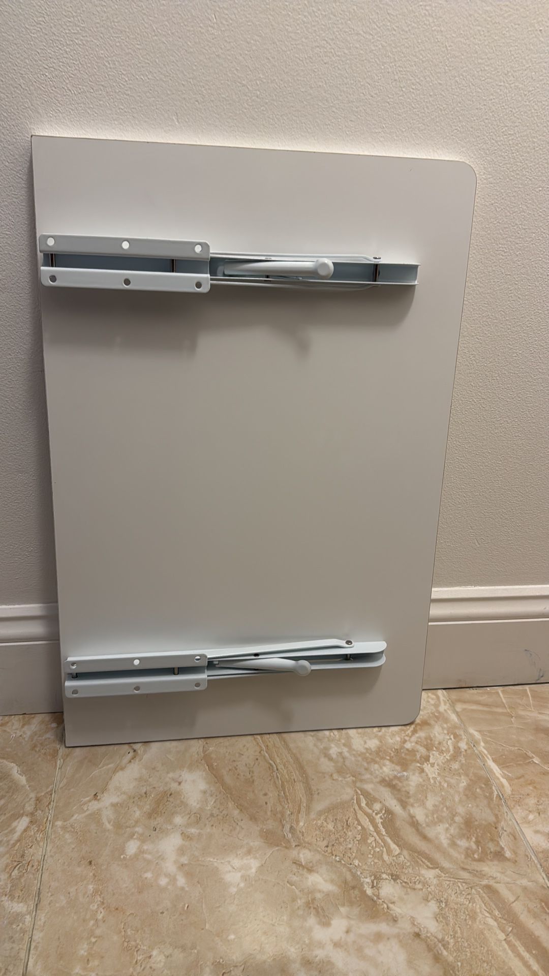 Floating foldable table  