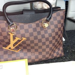 Authentic Louis Vuitton pochette Metis crossbody bag for Sale in Mint Hill,  NC - OfferUp