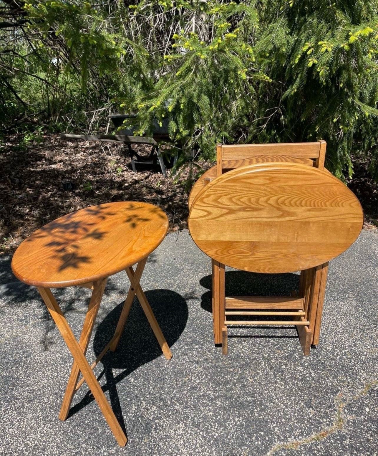 Set Of 4 Vintage Solid Oak TV Trays