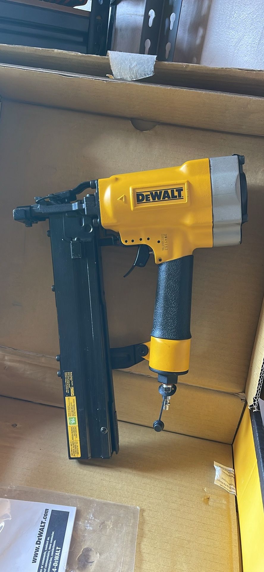 Dewalt Wide Crown Staple 16 ga