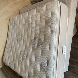 Queen Size Mattress And Box spring