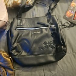 Clothes/bags/boots
