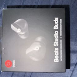 Black Beats Studio Buds