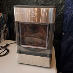 GE PROFILE PERFECT CRUNCHY ICE MAKER Stainless Has Some Dents NO Side Tank  FOR PARTS OR REPAIR for Sale in Fort Oglethorpe, GA - OfferUp