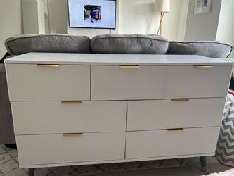 Modern White 7-Drawer Wooden Dresser