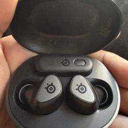 Arctis GAMING earbuds 