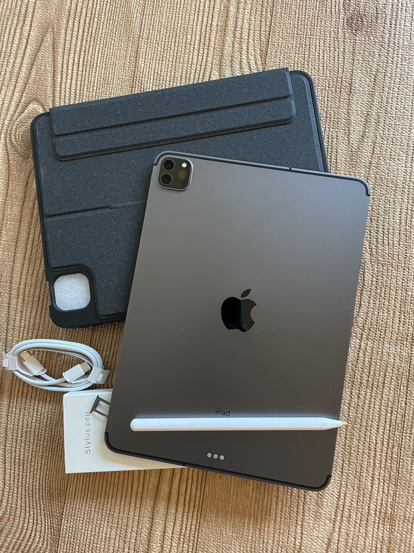Apple iPad Pro 11 (2nd Generation) 512GB WiFi + cellular unlocked With Keyboard and Pencil