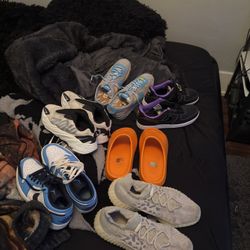 RANDOM SHOES (YEEZY, JORDAN, NIKE)