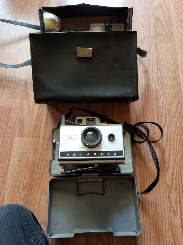 Poloroid Land Camera Model 320 With All Accessories