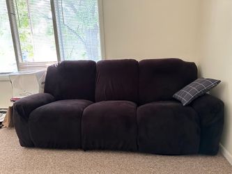 Power Reclining Sofa – Very Comfortable – Pickup in Crystal Lake 🛋️