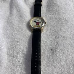 DISNEY MICKEY MOUSE WATCH 358