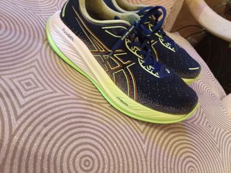 asics  pure gel athletic shoes. In perfect condition . Mens size 9