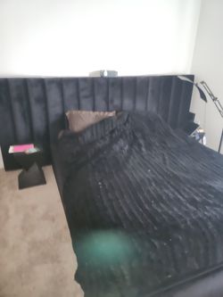 Queen Platform Bedframe With Storage