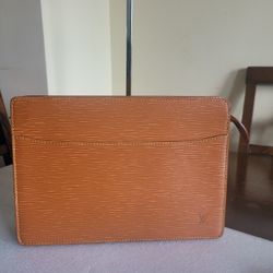 Authentic Louis Vuitton EPI LEATHER POCHETTE/ CLUTCH BAG- USED(PRE-LOVED)