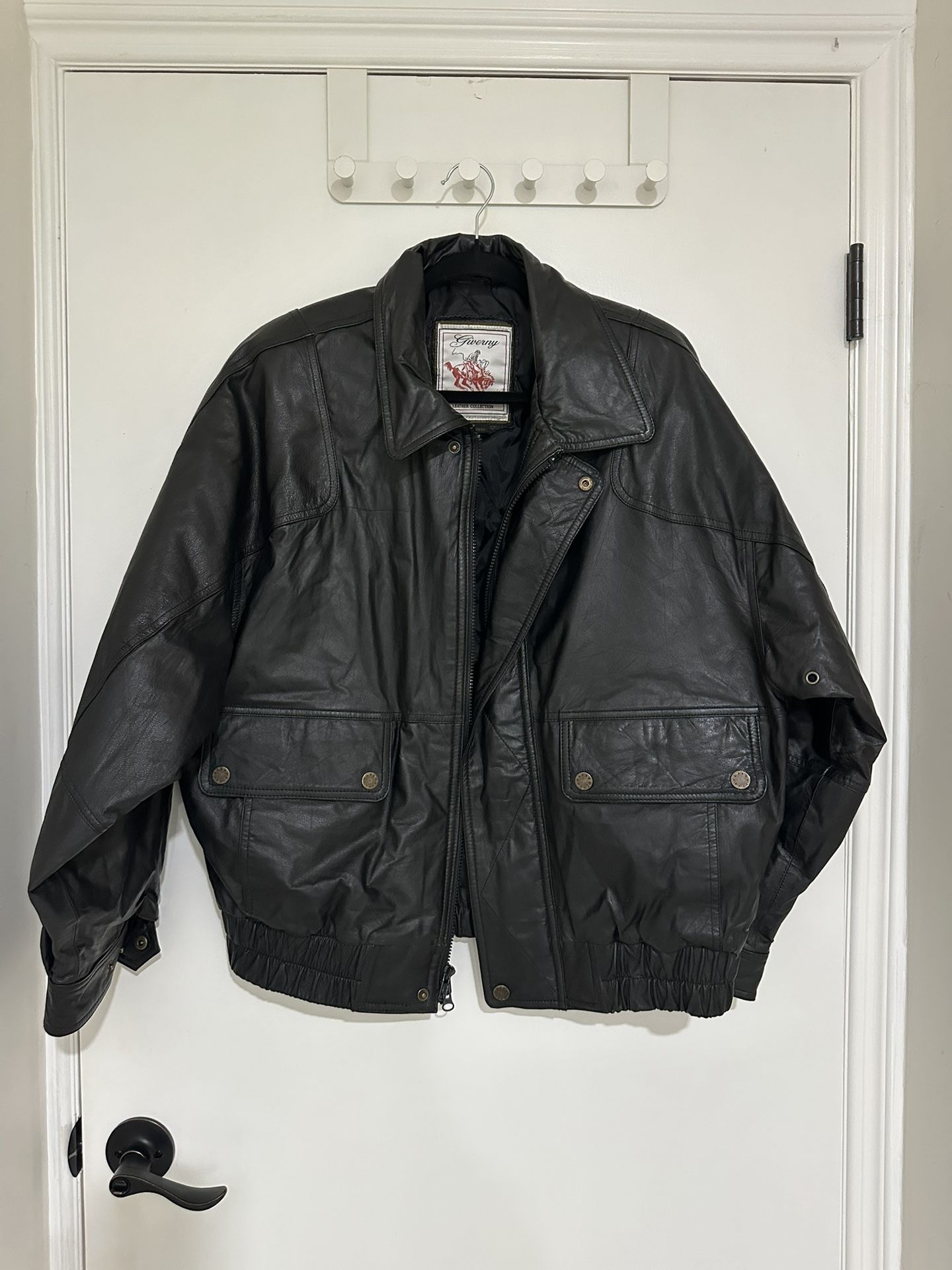 Vintage Bomber Leather Jacket !