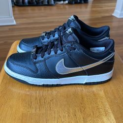 LIKE NEW NIKE DUNK LOW 75th ANVRSY. size 6Y 