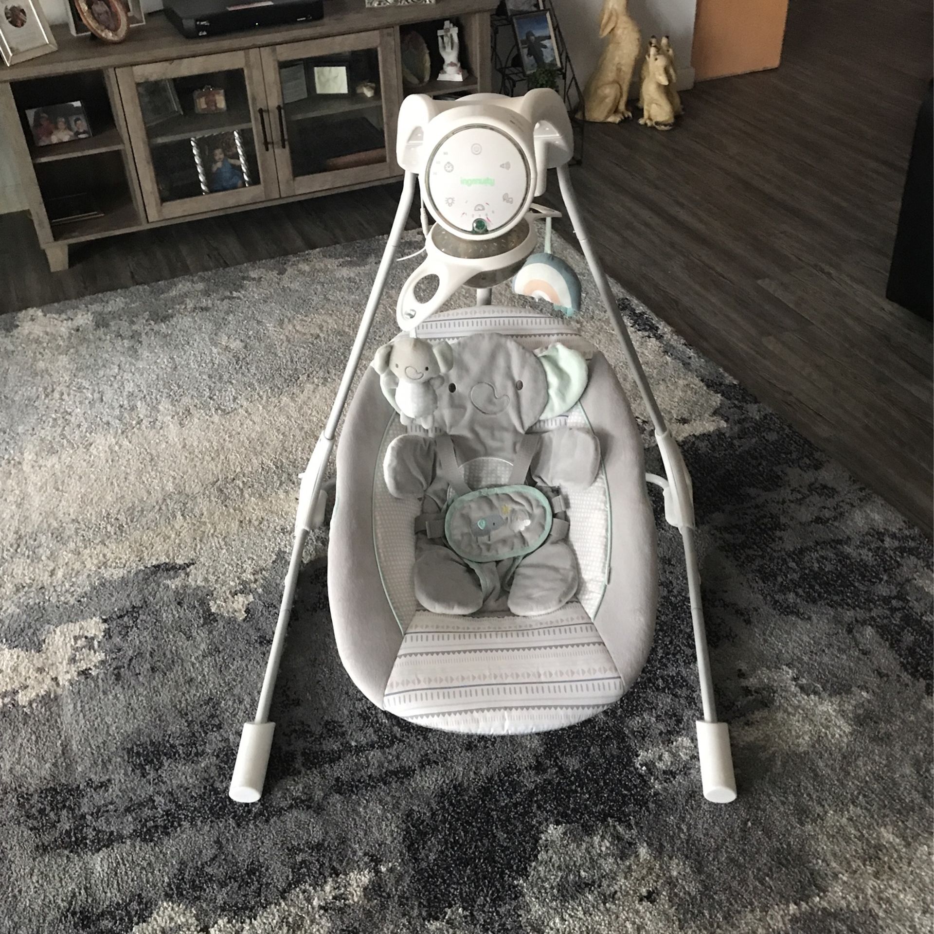Ingenuity InLighten Soothing swing-Van
