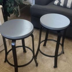Band New Set Of 2 Stools 