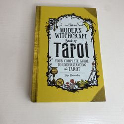 The Modern Witchcraft Book of Tarot ( Hardcover book )