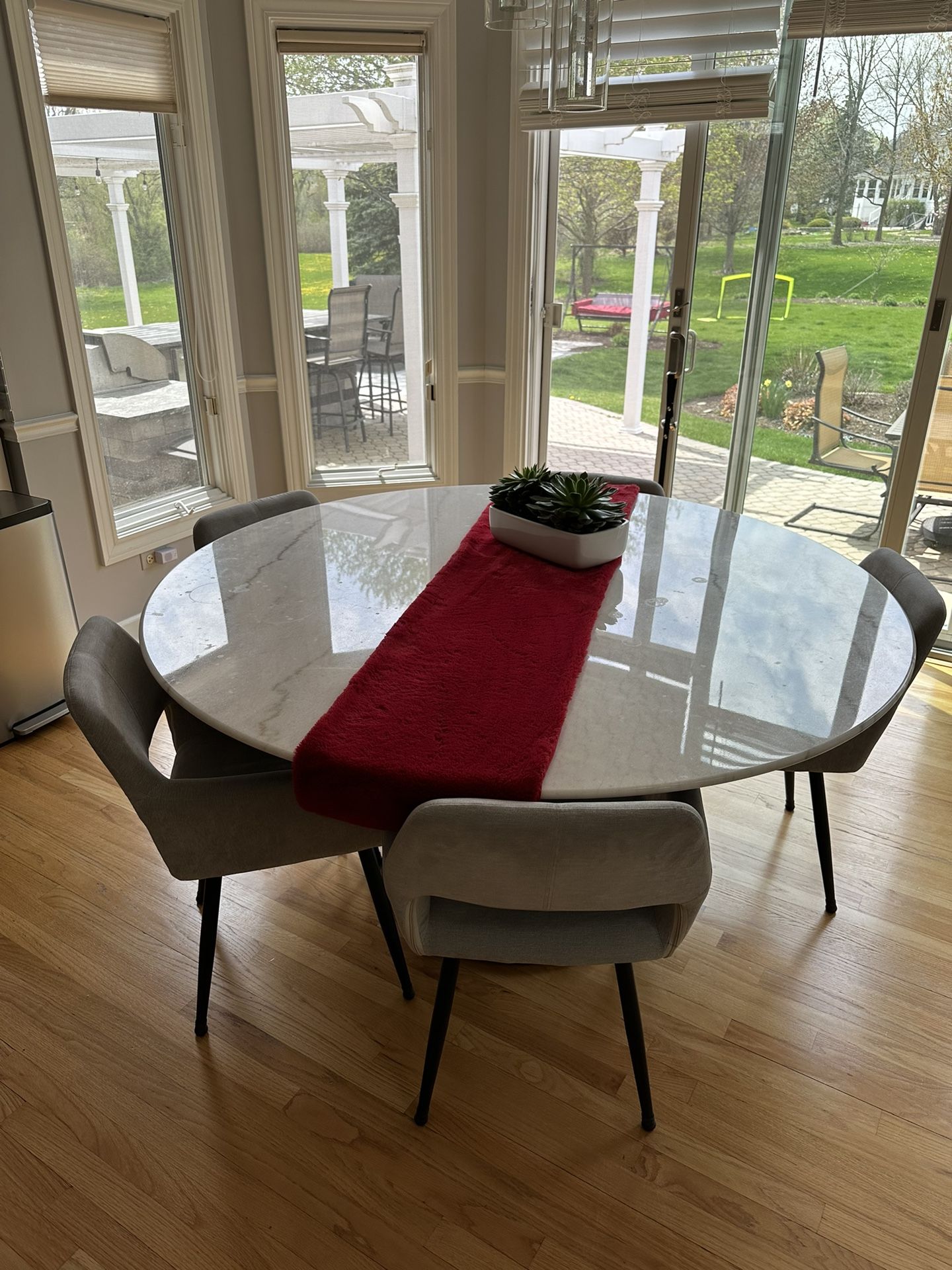 ARHAUS 60” marble ENZOu dining table + armchairs