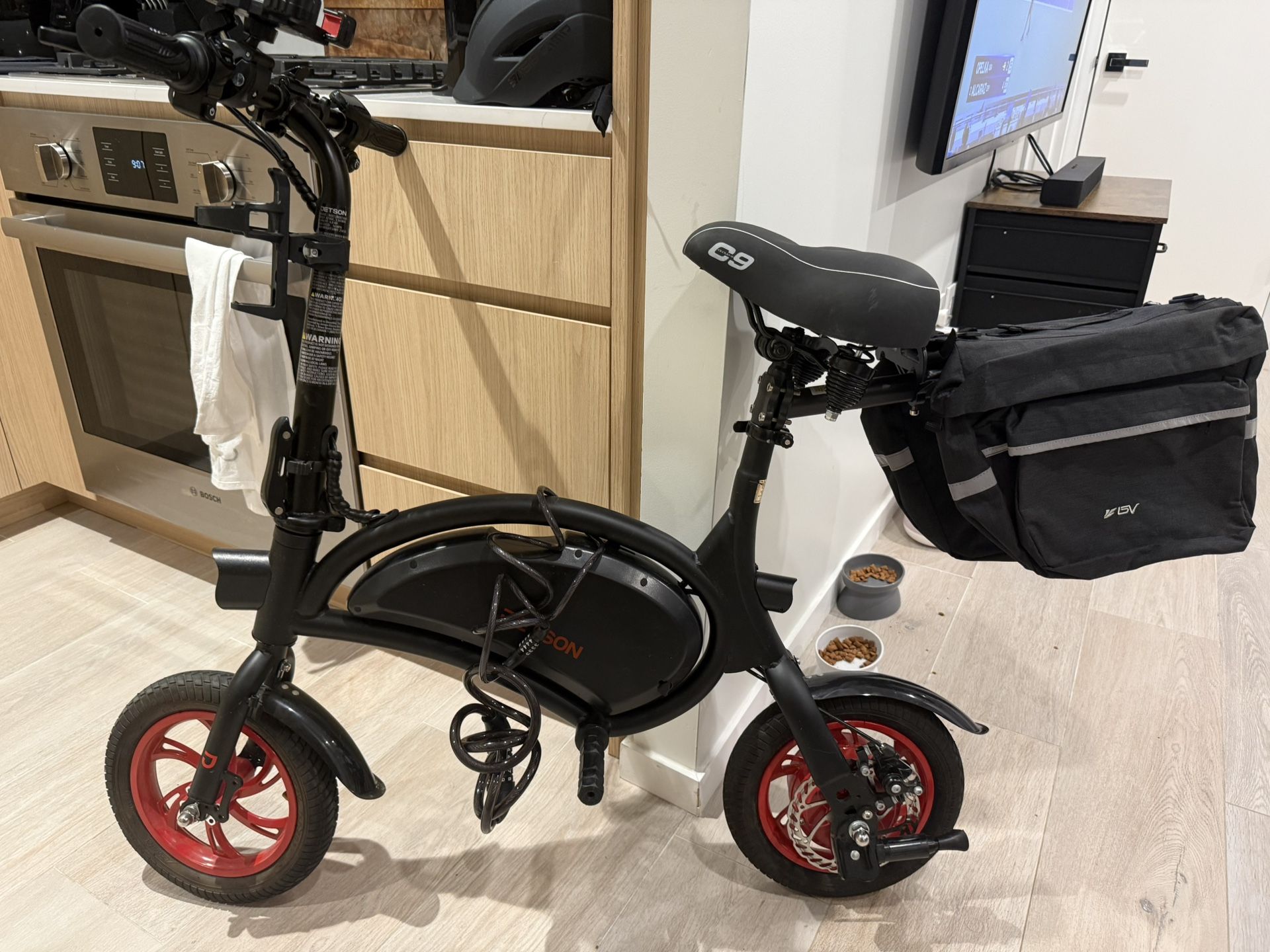 Jetson Bolt electric scooter + gear