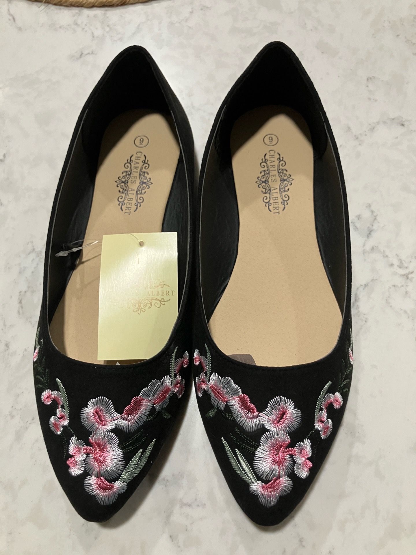 New cute lightweight black floral flats size 9
