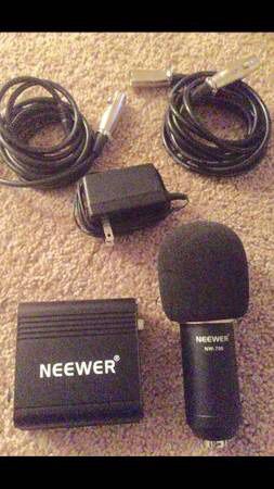 Neewer NW-700 Professional Condenser Microphone incluing the amplifier.