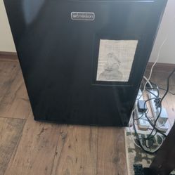 Mini Fridge By Emerson. 