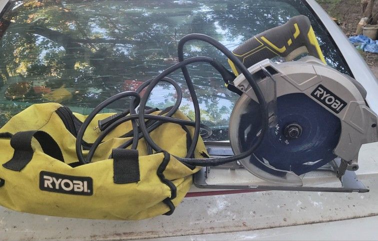 Circular Saw with EXACTLINE Laser Alignment System & Bag