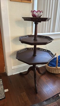 Antique 3 tiers table