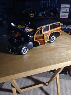 Die cast woodie