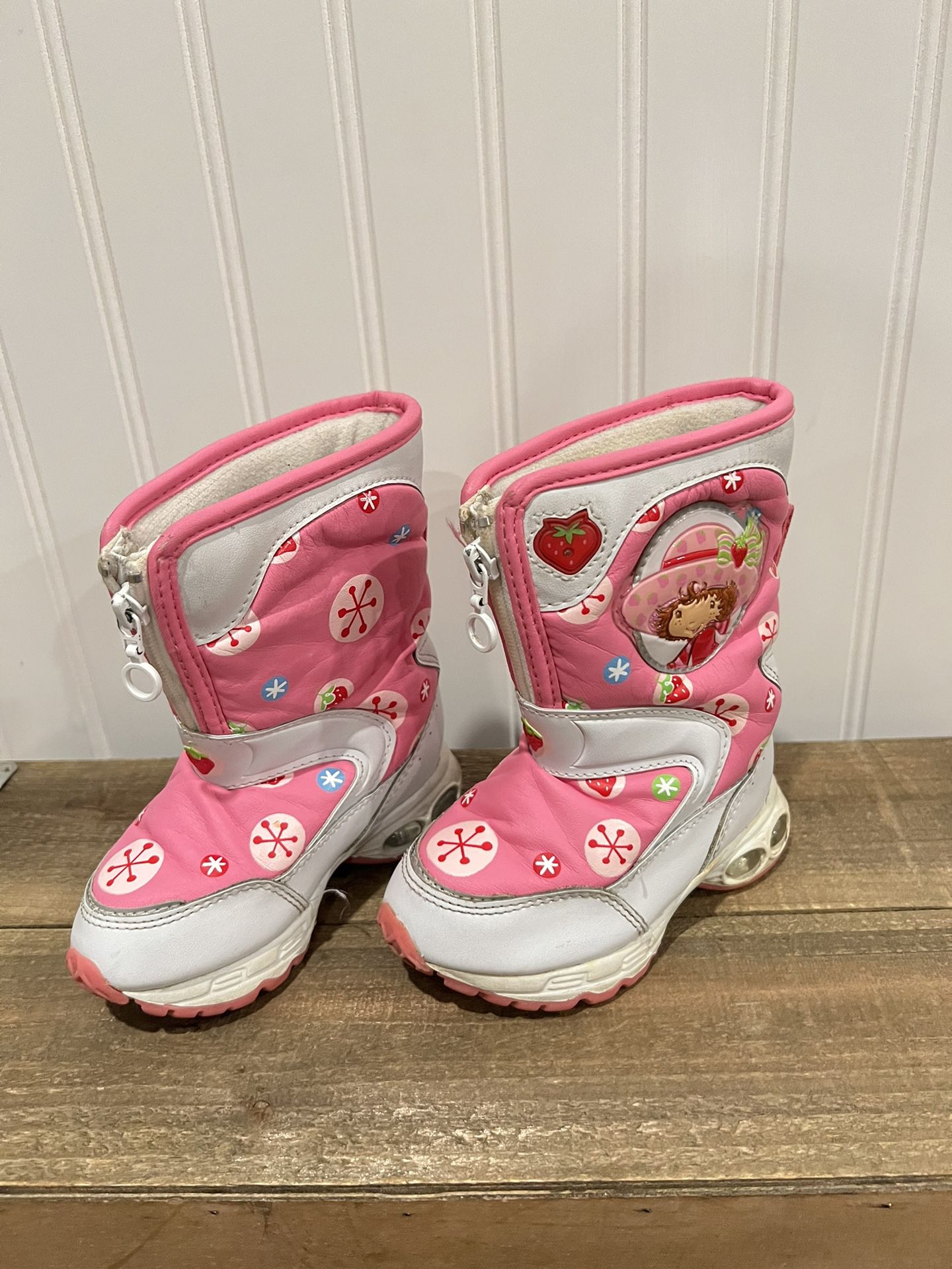 Vintage Strawberry Shortcake snow boots toddlers  girls size 3 2003 