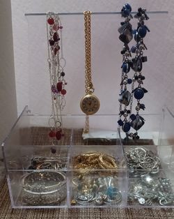 ASSORTED FASHION JEWELRY